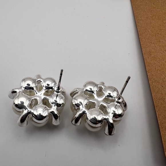 Faux Pearl and Rhinestone Pendant Necklace and matching pierced Earrings - Picture 10 of 13